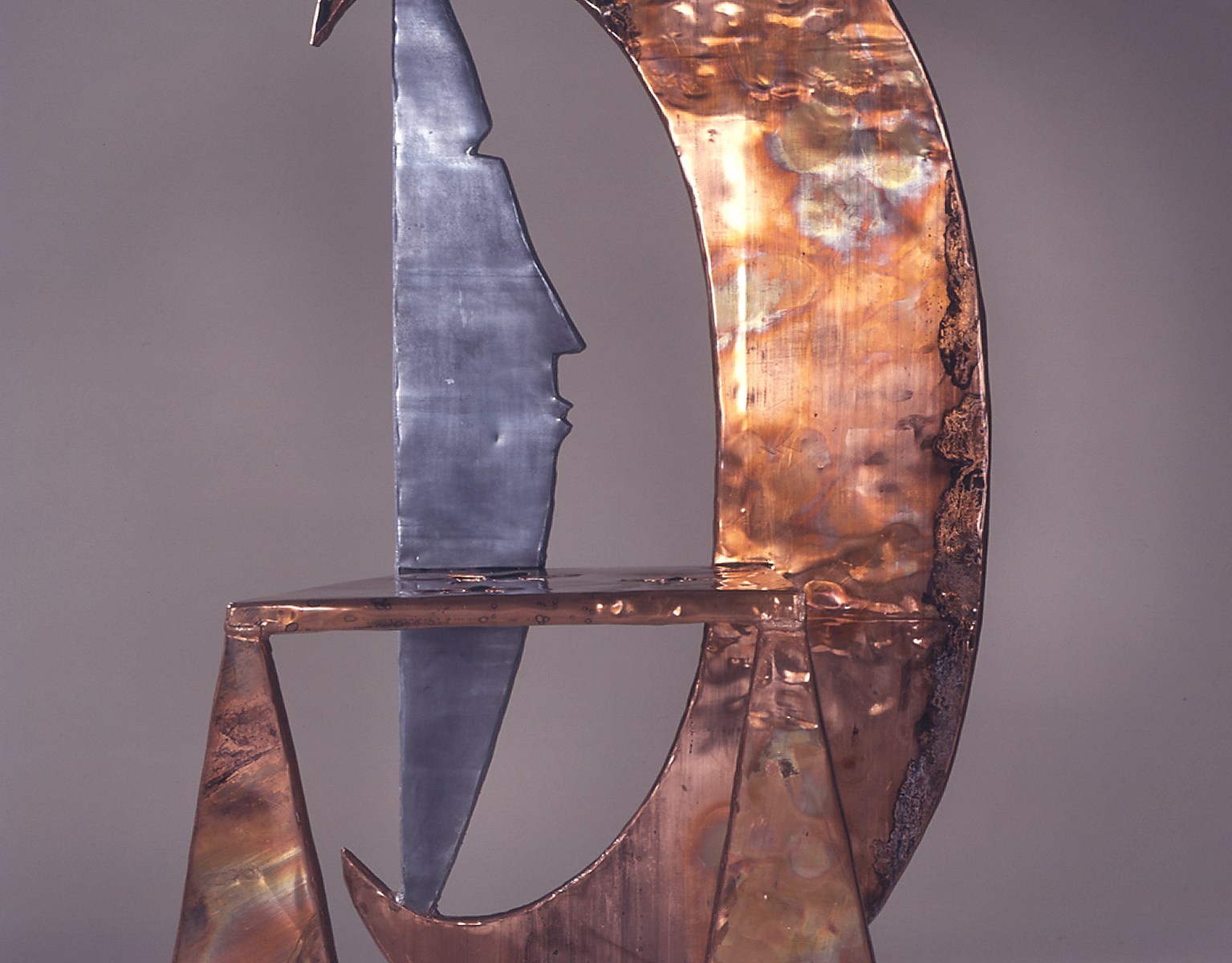 une œuvre poétique en zinc et en cuivre